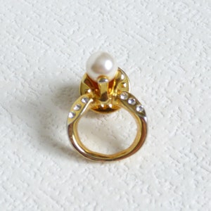 Vintage gold pearl brooch pin Brooch rhinestone Jacket brooch Vintage jewelry Pearl jewelry Shawl brooch Gift for her Mother&#39;s day gift