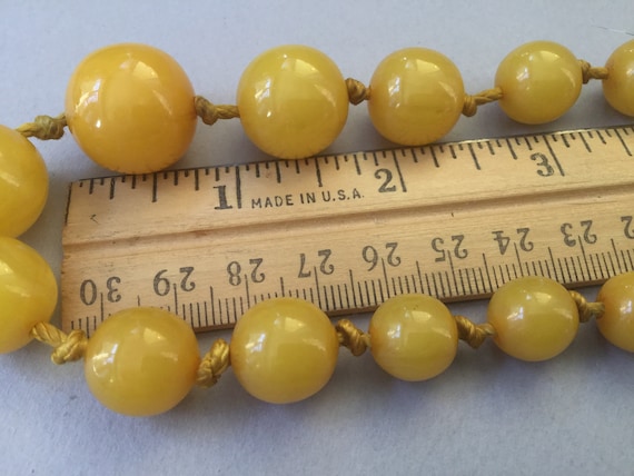 Bakelite Chunky Yellow Egg Yolk Graduated Bead Si… - image 10