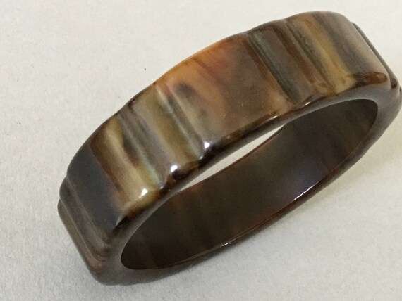Bakelite Tortoise Grooved Scallop Bangle Bracelet