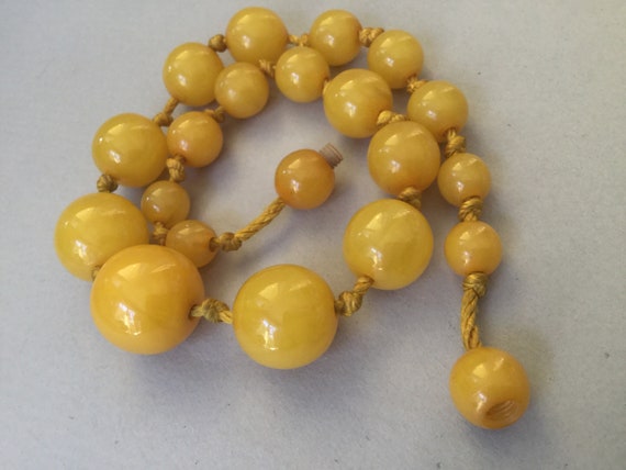 Bakelite Chunky Yellow Egg Yolk Graduated Bead Si… - image 8