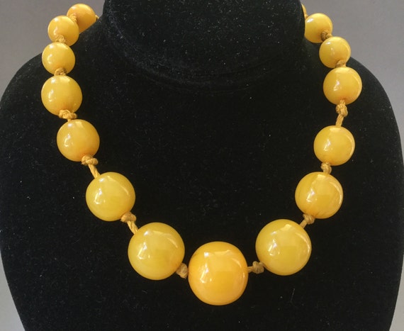 Bakelite Chunky Yellow Egg Yolk Graduated Bead Si… - image 2