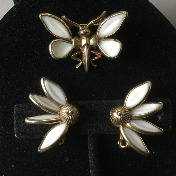 Trifari "Petalette" Gold Tone Poured Glass Butterfly Bug Pin/Brooch and Earring Set