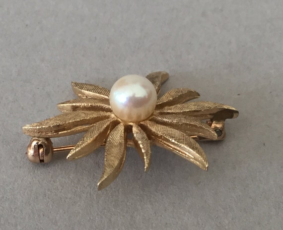 14K Gold and Pearl Stylized Poinsettia/Sunburst B… - image 4