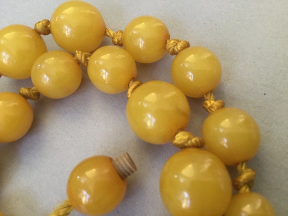 Bakelite Chunky Yellow Egg Yolk Graduated Bead Si… - image 7