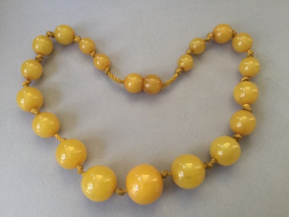 Bakelite Chunky Yellow Egg Yolk Graduated Bead Si… - image 4