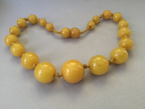 Bakelite Chunky Yellow Egg Yolk Graduated Bead Si… - image 5