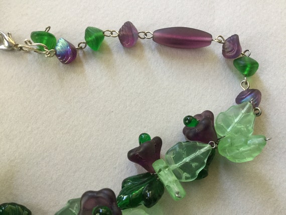 Green and Purple Art Glass Flower and Leaf Bib Ne… - image 7