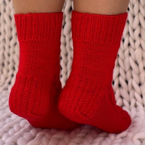 Weihnachtssocken handgestrickt Rote Wolle Hausschuhe Warme Wollsocken