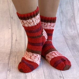 Gestrickte Wollsocken, süße handgemachte Socken