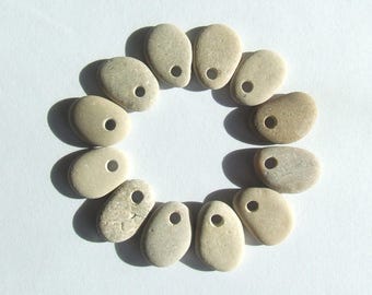 Sea pebbles, with hole, for crafts 804