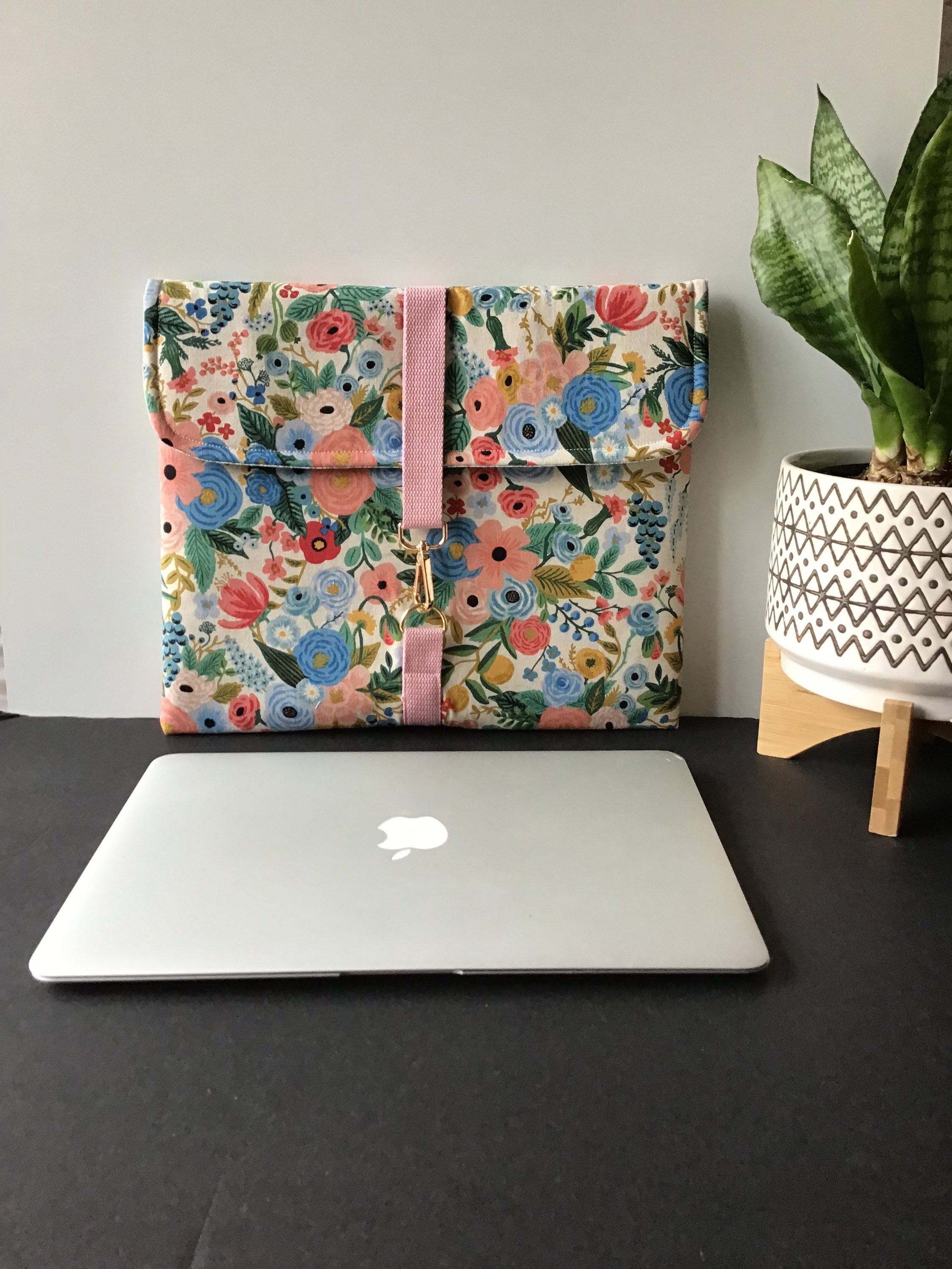  Rifle Paper Co. Laptop Sleeve 14” - Laptop Carrying Case with  Padded Exterior, Satin Interior, Metallic Zipper - Floral Laptop Bag For  MacBook Pro/Air M2 13 inch, HP, Asus, Dell 