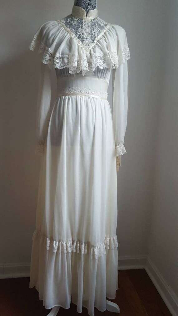 Vintage prairie dress. 60's vintage white wedding