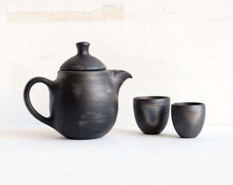 Large Black Ceramic Teapot: Handmade Scandinavian Pottery (1.5L)