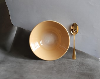 Sand color bowl with white bottom - Ceramic Network
