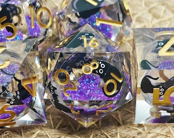 パープル リキッド コア DnD ダイス セット (ロールプレイング ゲーム用)、フル ギャラクシー ダンジョンズ アンド ドラゴンズ ダイス セット (ギフト用)、RPG リキッド コア D&D ダイス セット
