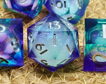 Juego de dados con núcleo líquido para mezclar colores para juegos de magia, magnífico juego de dados de mazmorras y dragones para regalos de D&D, dados negros, buen rendimiento.