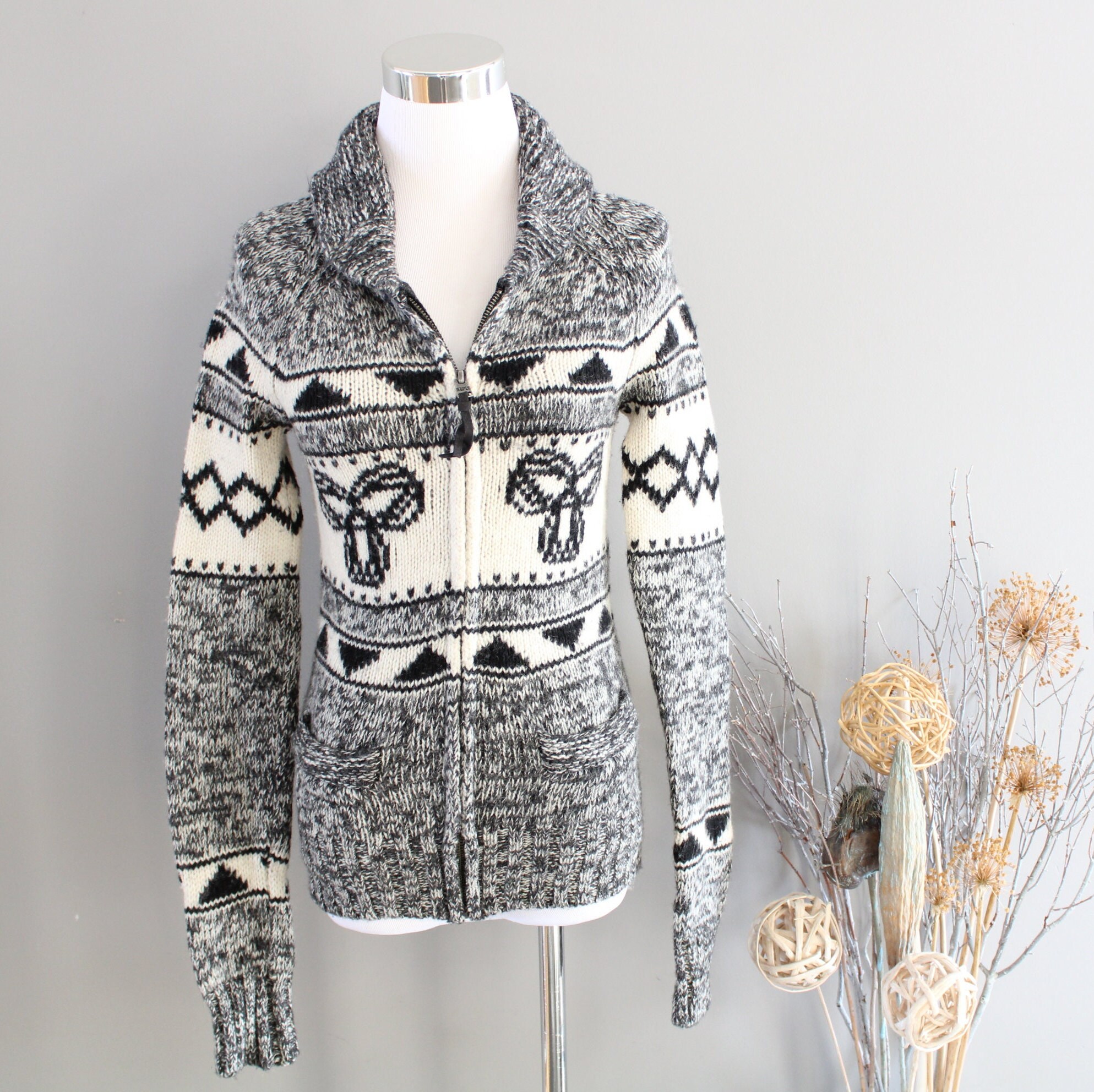 Amilialia Vintage Tna Wool Cowichan Cardigan Grey Chunky Knit Slim Fit Geometric Pattern Size S K350A
