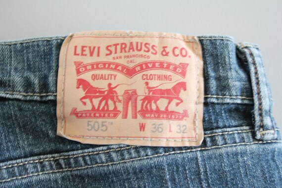 Levis 505 Jeans stonewashed dark blue regular fit… - image 8