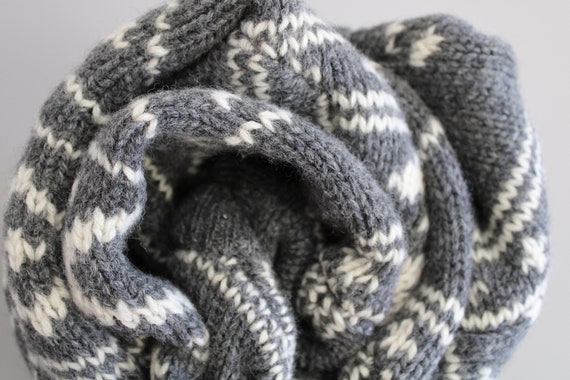 Vintage Handmade Wool Chunky Knit Jumper Grey Nor… - image 9