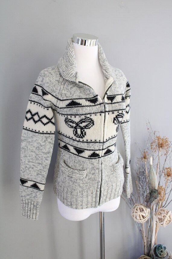 Vintage TNA Wool Cowichan Cardigan Light Grey Chu… - image 7