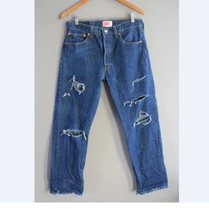 Vaqueros Levi&#39;s 501 vintage: azul oscuro desgastado, cintura 32