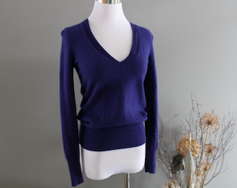 Vintage donkerpaarse 100% kasjmier trui met V-hals damesmaat XS - elegante zachte gebreide trui