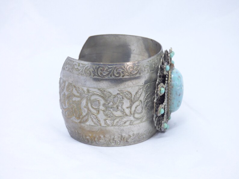 Large Vintage 1940/'s Wide Silver Plated Cuff Decorated With Raised Rose Pattern /& With A Large Applied Faux Turquoise Center Piece Statement