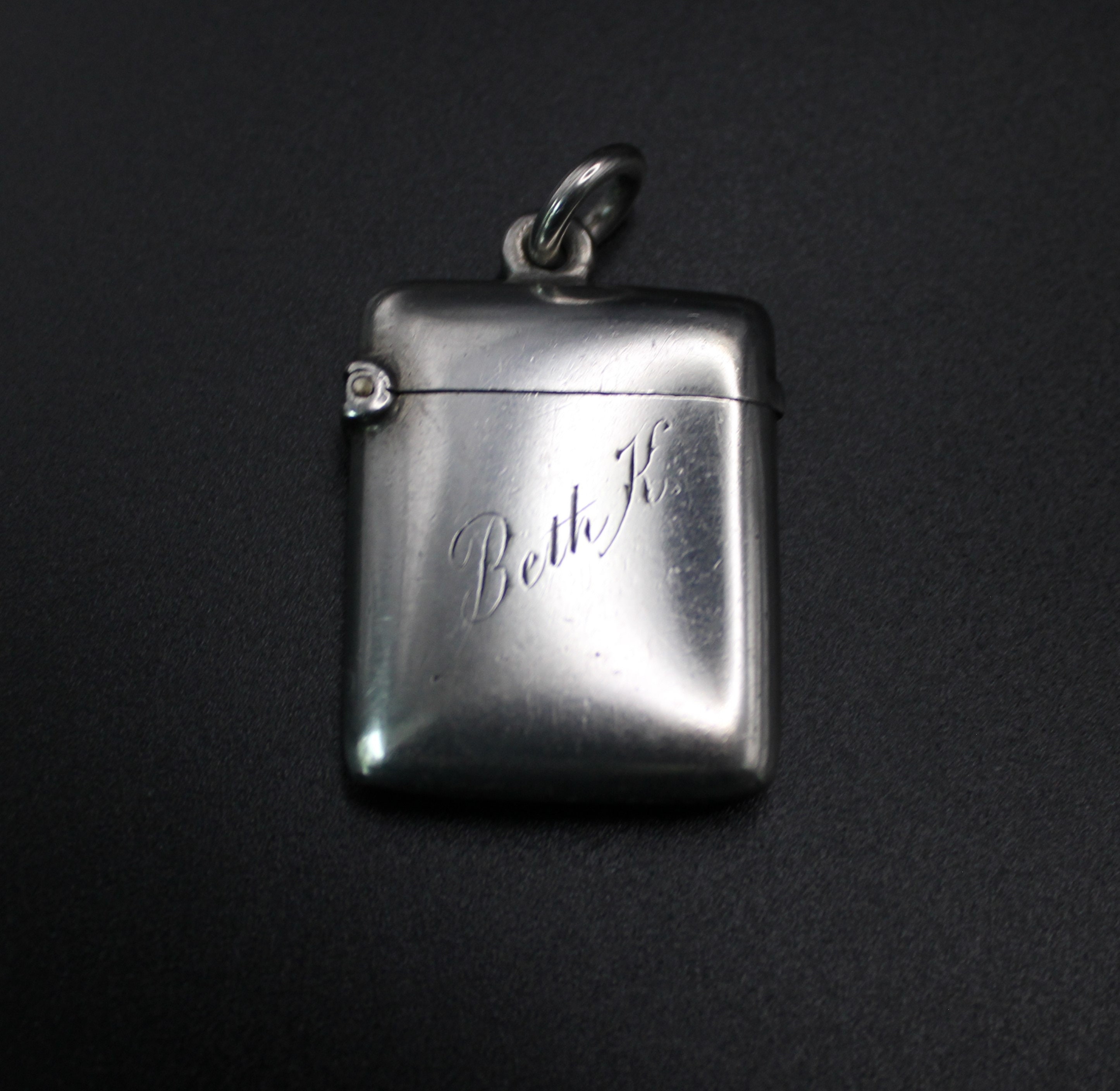 Sweet Small Solid Silver Vesta Case With Top Central Ring