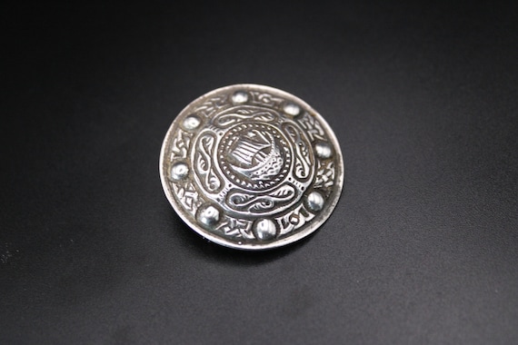 Vintage Solid Silver Round Traditional Celtic Shi… - image 5