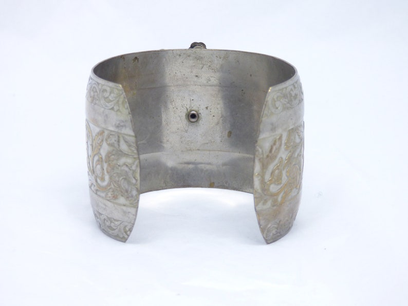 Large Vintage 1940/'s Wide Silver Plated Cuff Decorated With Raised Rose Pattern /& With A Large Applied Faux Turquoise Center Piece Statement