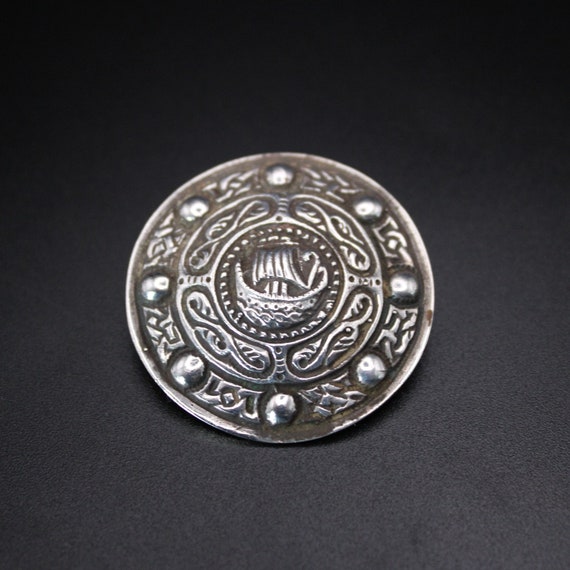 Vintage Solid Silver Round Traditional Celtic Shi… - image 1