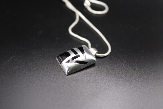 A Very Smart Solid Silver Oblong Pendant Set With… - image 4