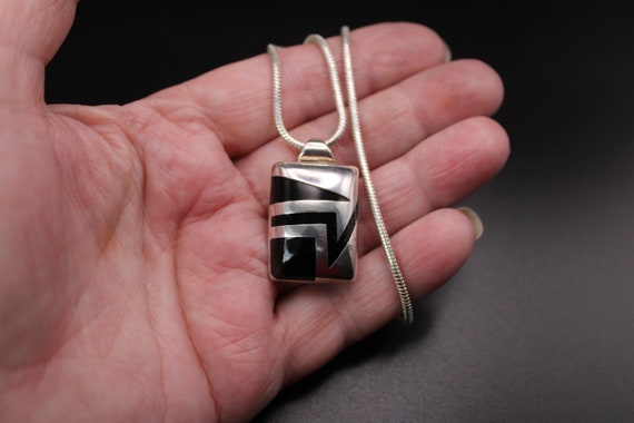 A Very Smart Solid Silver Oblong Pendant Set With… - image 2