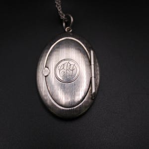 1920s Solid Silver Oval Rouge Compact, Can Be Worn As Pendant/Locket/Memento Holder, Birmingham 1924, By A Lovekin Ltd, With Chain Loop