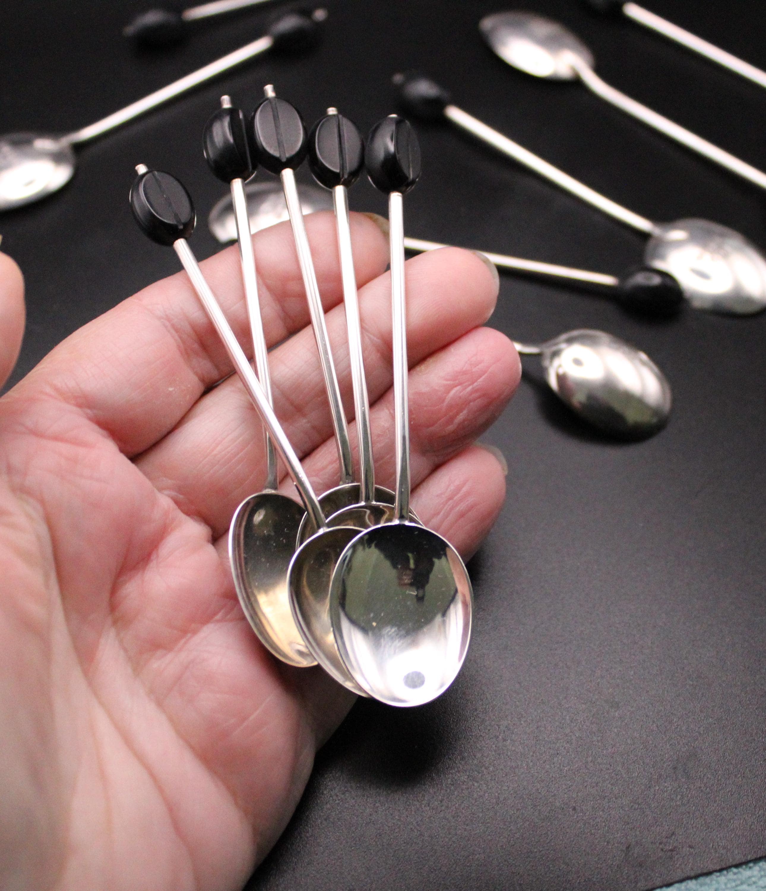 英国　アンティーク　バーミンガム　シルバー　コーヒー　スプーン アンティーク 1902年 バーミンガム ソリッドシルバー コーヒービーン