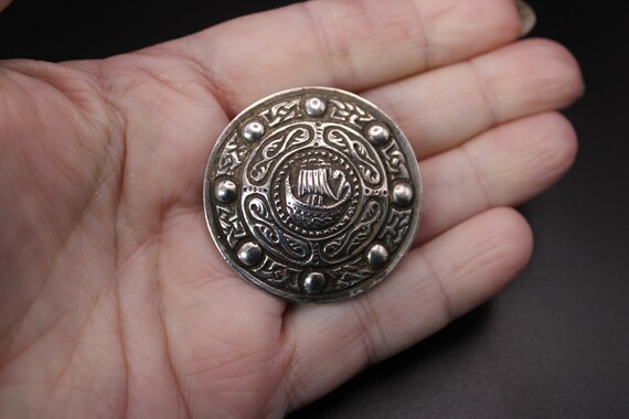 Vintage Solid Silver Round Traditional Celtic Shi… - image 4