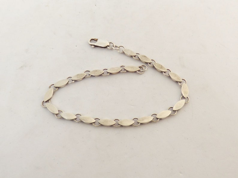 Vintage 1970/'s Solid Silver Bracelet One Side Having An Oval Pattern And The Other Having A Cross Shaped Pattern
