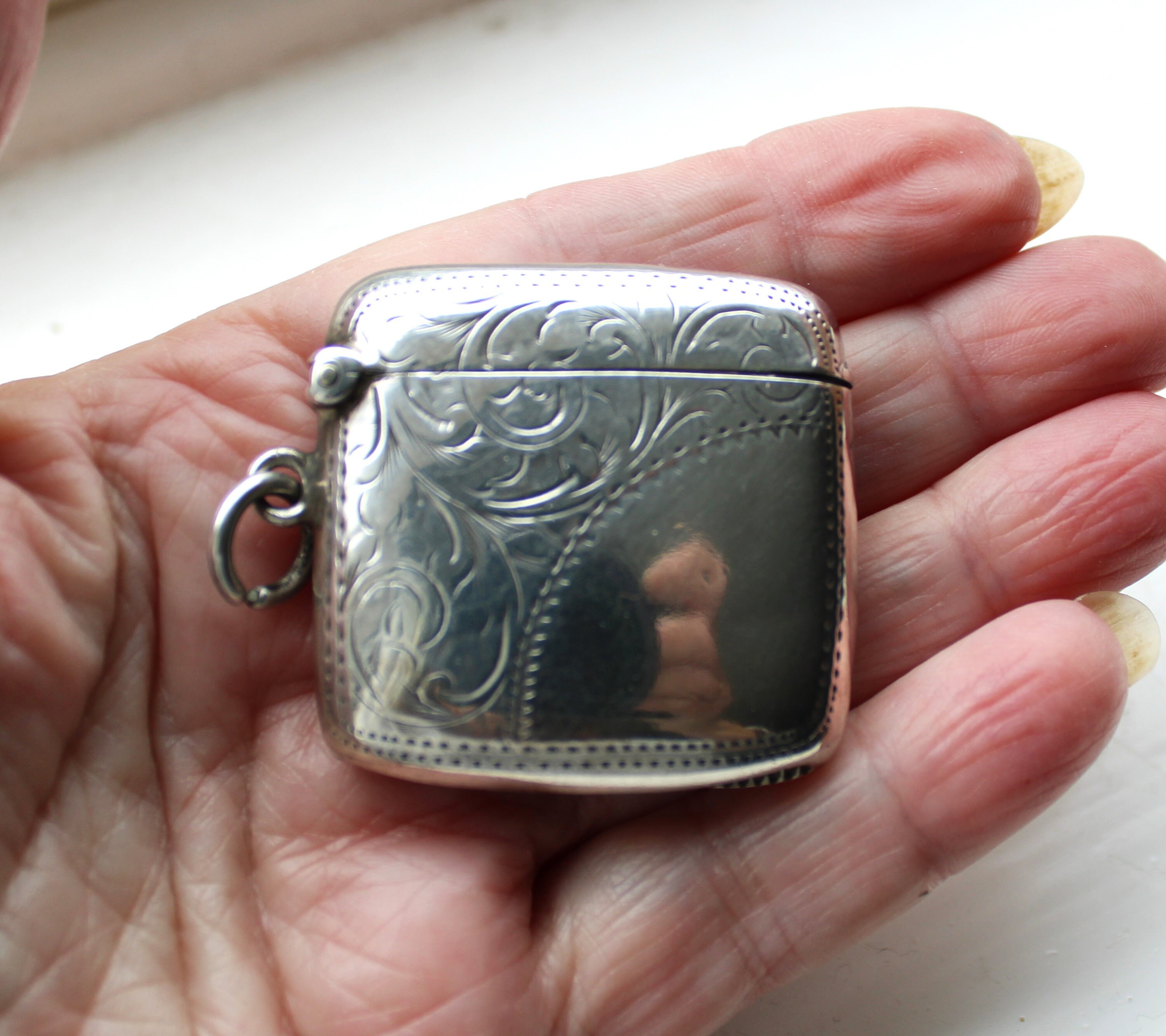 【ひろ】GLAD HAND & Co. SILVER VESTA CASE Antique Solid Silver Pocket Shaped Vesta Case With Side Ring
