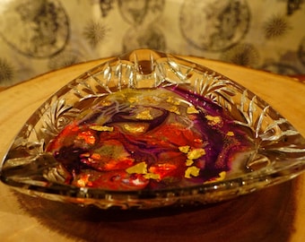 Arte de resina epoxi en corte / plato de vidrio prensado / bandeja de joyería / rojo, púrpura y hoja de oro