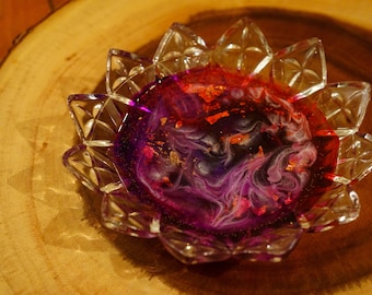 Arte de resina epoxi en Starburst corte vidrio plato / bandeja de joyería / rojo, púrpura y hoja de oro