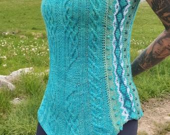Patrón de tejido de top sedoso de verano con cables celtas/irlandeses y motivo Fair Isle, vikingo