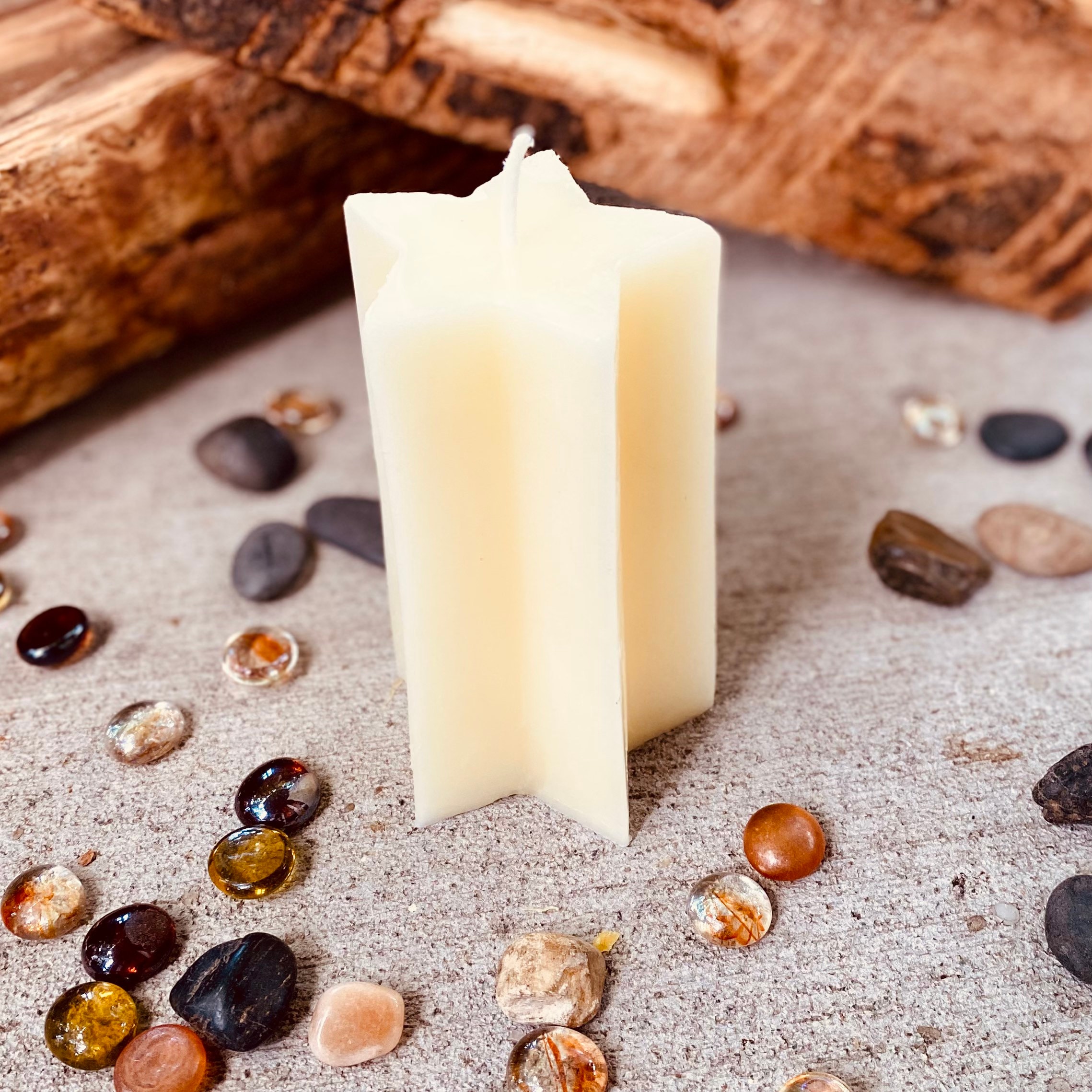 I make all types of intricate shaped beeswax pillars, but these simple 2”  wide ones are my favorite that i've made! So petite and cute. : r/ candlemaking