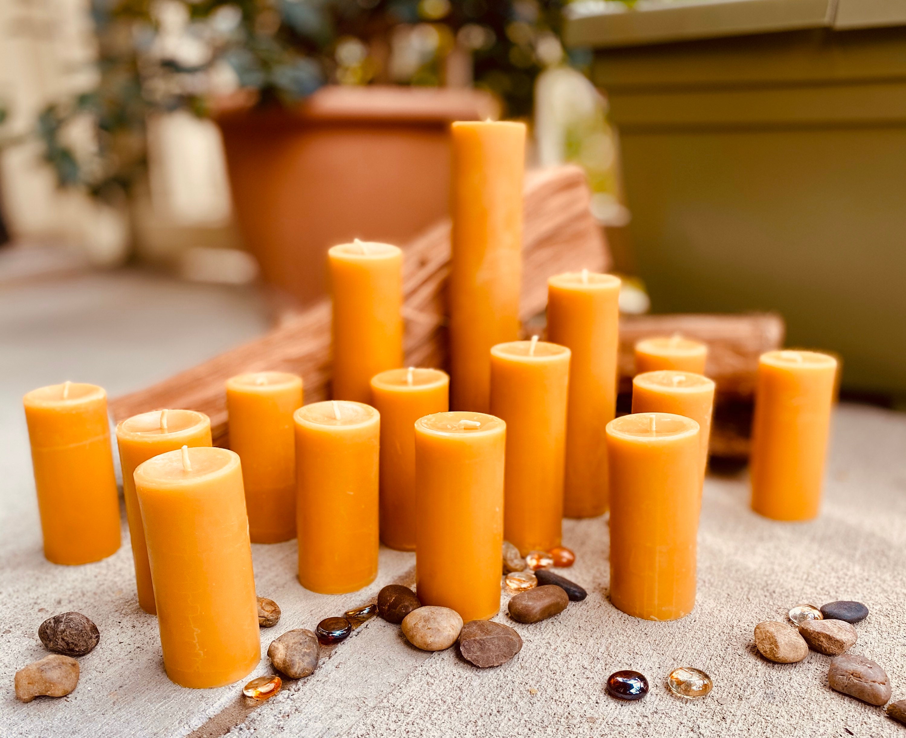 Beeswax100% Natural , Hand-poured Beeswax Candle, Enhanced With Dried  Orange Slice and Cinnamon Stick This is for ONE Beeswax Candle. 