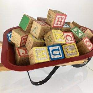 Bloques de madera vintage con alfabeto y números de 3,8 cm para niños. Precio por bloque.