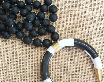 Matte onyx with Black and White Ox Bone horn