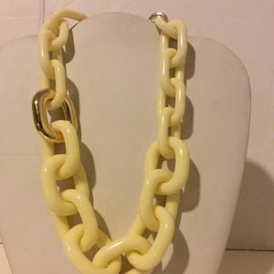 Cream/off white chunky resin short link necklace image 1