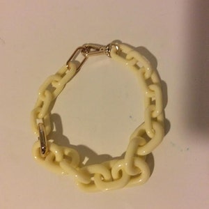 Cream/off white chunky resin short link necklace image 2