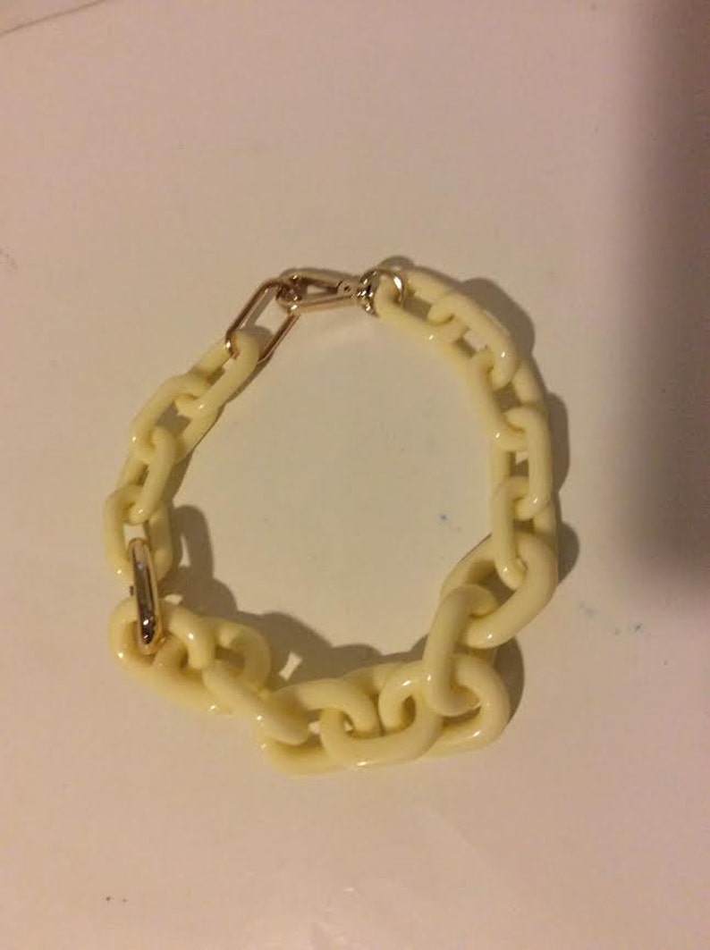 Cream/off white chunky resin short link necklace image 2