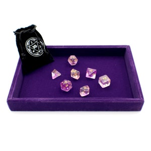 Lila Samt Dice Tray mit passendem D20 Würfel Set und Tasche
