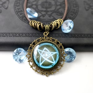Collana e ciondolo in pelle con il simbolo degli anziani del Mito di Cthulhu